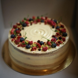 Carrot cake with apricots