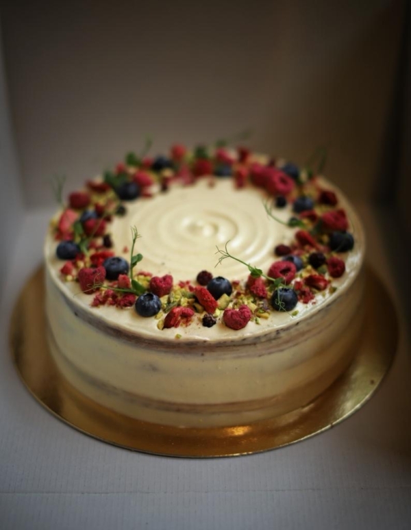 Carrot cake with apricots