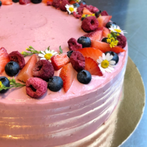 Pistachio cake with raspberries